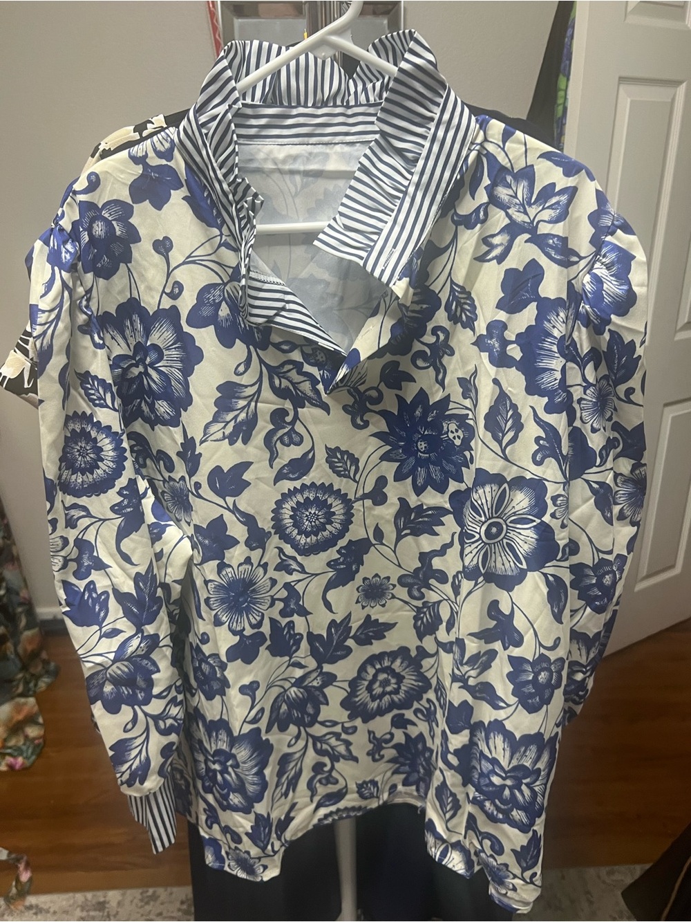 SHEIN Blue Floral Long-Sleeve Blouse with Striped Collar